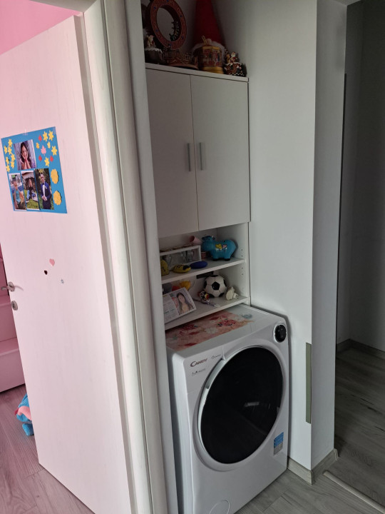 apartament cu 4 camere,2 bai,boxa si parcare