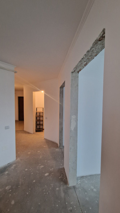 Apartament cu 3 camere, 70mp utili, parcare sub, Dambul R.