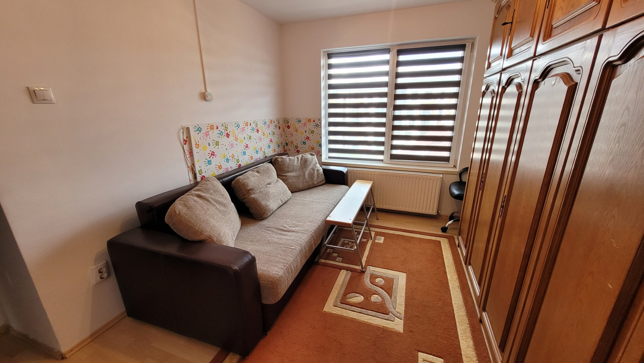 Apartament de 3 camere, mobitlat utilat, etaj intermediar, zona Teilor