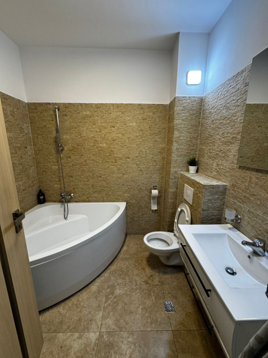 Apartament de 2 camere, 60 mp +balcon 5 mp, zona Stadionului