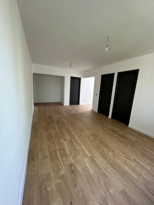 Apartament cu 3  camere de vanzare, zona Plopilor 