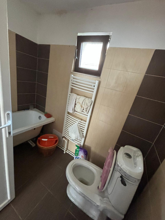 Casa cu 2 Camere 82 mp,Decomandat in zona Dambul Rotund