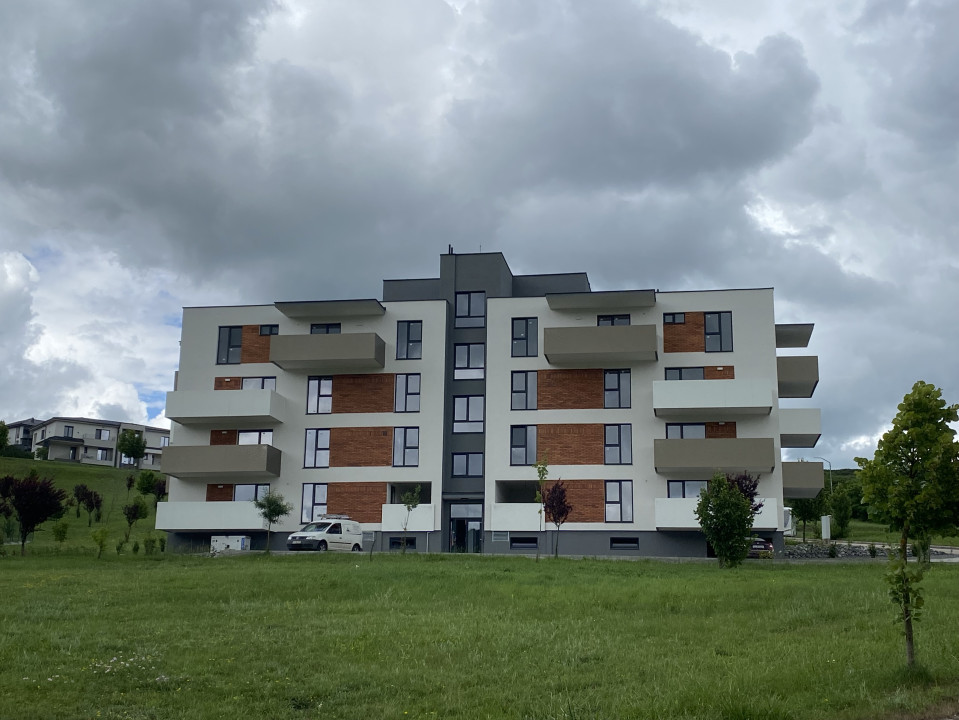 Apartament de 2 camere, semidecomandat, 52,45mp, terasă, Valea Chintaului