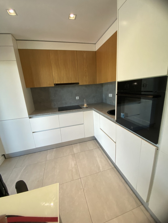 Apartament de 2 camere, semidecomandat, 60mp, zona Scala Frunzișului  