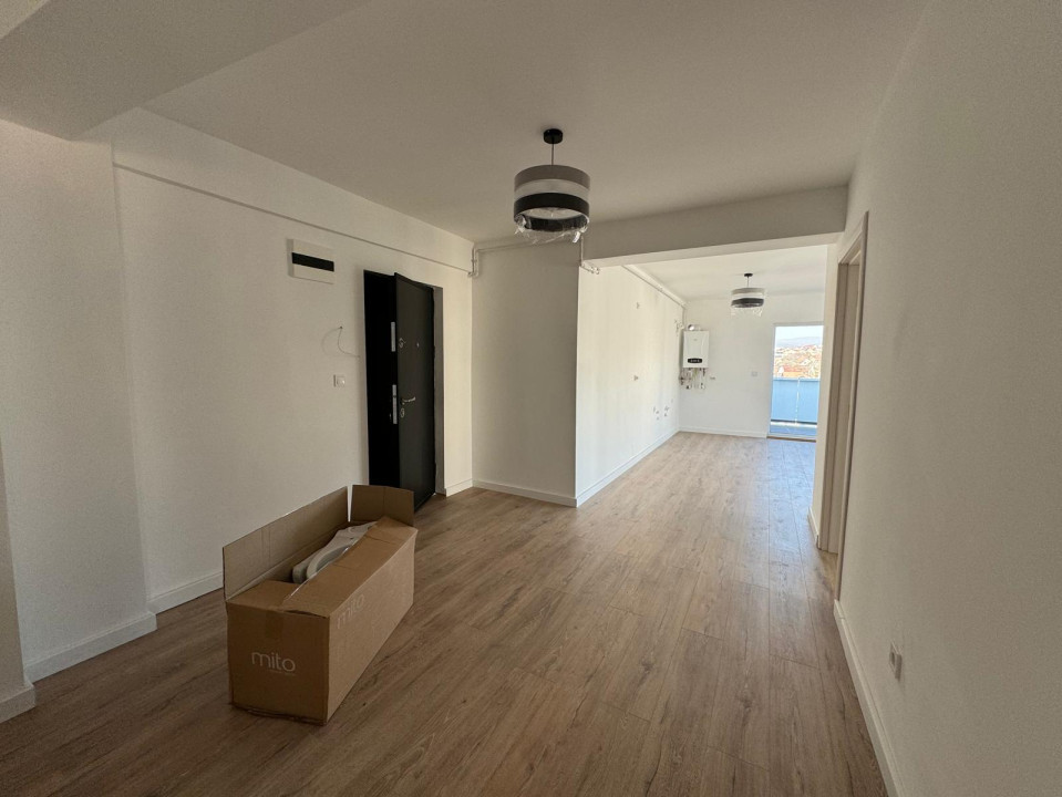 Apartament finisat 4 camere, 2 băi, 93,3 mp utili, etaj retras, Dambul Rotund