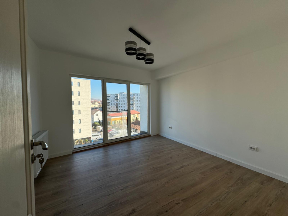 Apartament finisat 4 camere, 2 băi, 93,3 mp utili, etaj retras, Dambul Rotund