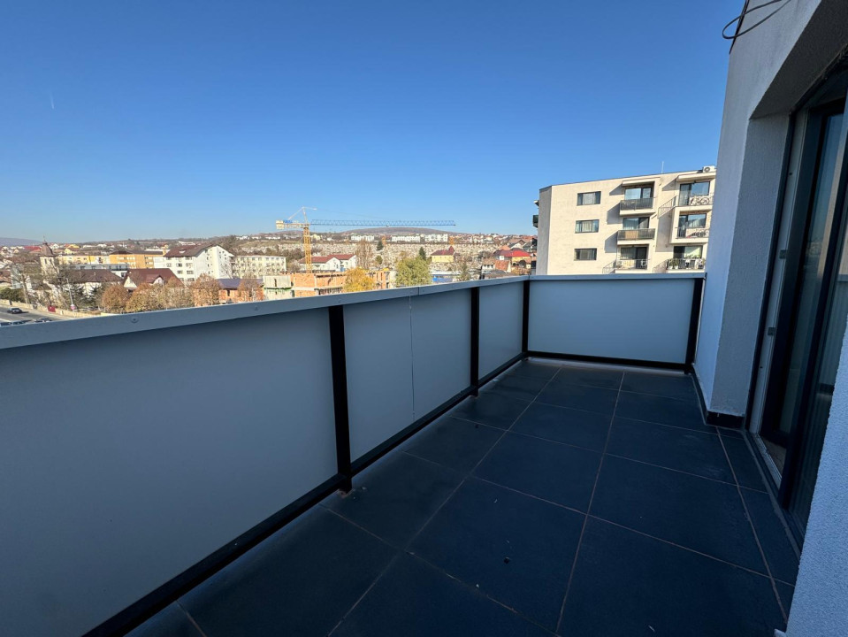 Apartament finisat 4 camere, 2 băi, 93,3 mp utili, etaj retras, Dambul Rotund