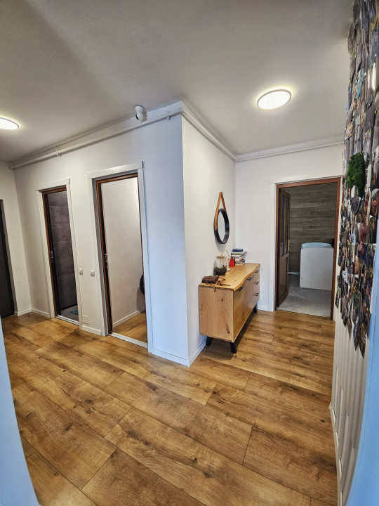 Apartament cu 3 camere, 72 mp, 2 parcari, 2 balcoane, zona Stejarului