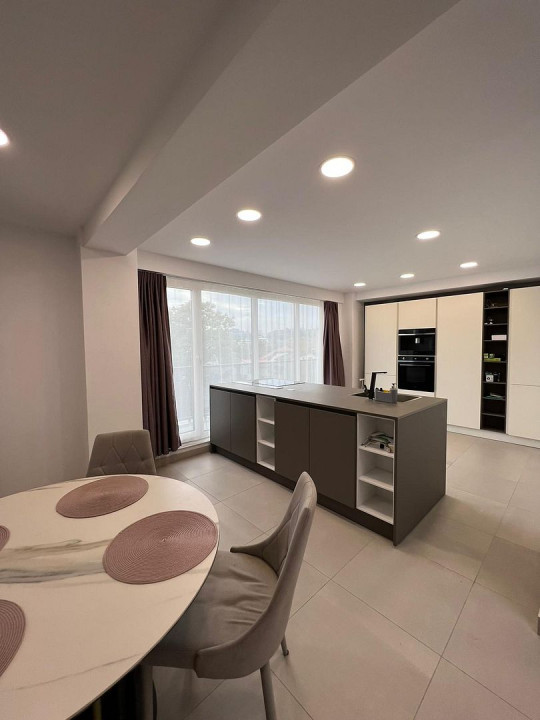 Penthouse cu 3 camere 2 bai 2 terase 2 parcari Lux 