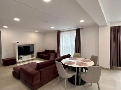 Penthouse cu 3 camere 2 bai 2 terase 2 parcari Lux 