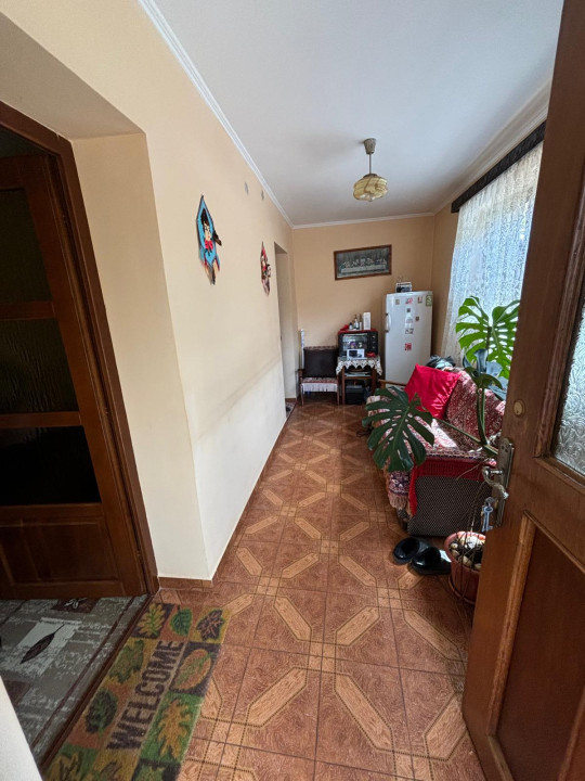 Casa cu 2 Camere Semidecomandat 80 mp si curte de 63 mp in zona Hasdeu