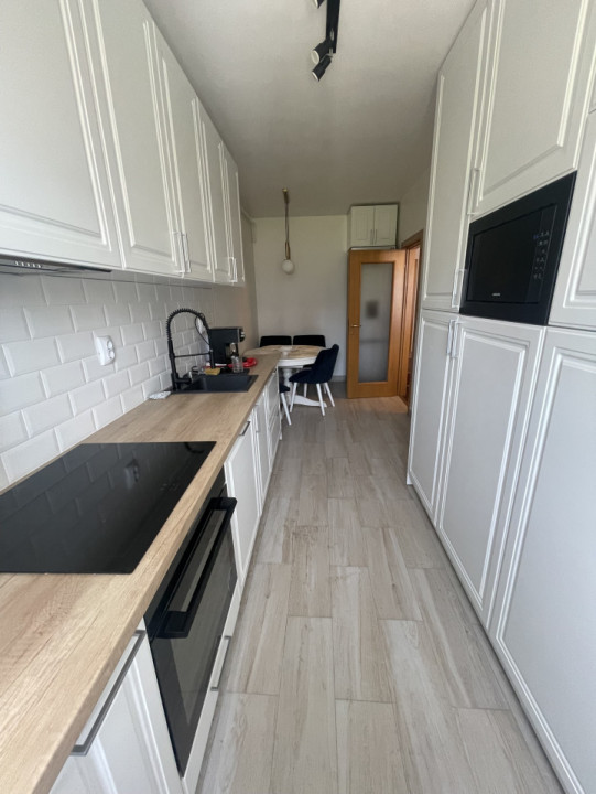 Apartament cu 4 camere de vanzare, 98 mp, zona Andrei Muresan 