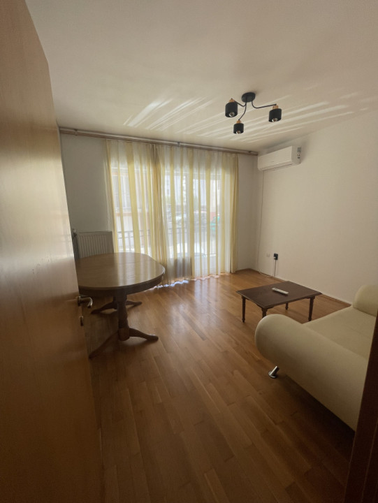 Apartament cu 4 camere de vanzare, 98 mp, zona Andrei Muresan 