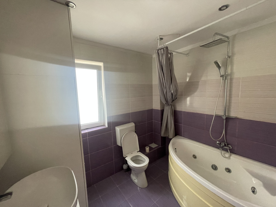 Apartament cu 4 camere de vanzare, 98 mp, zona Andrei Muresan 