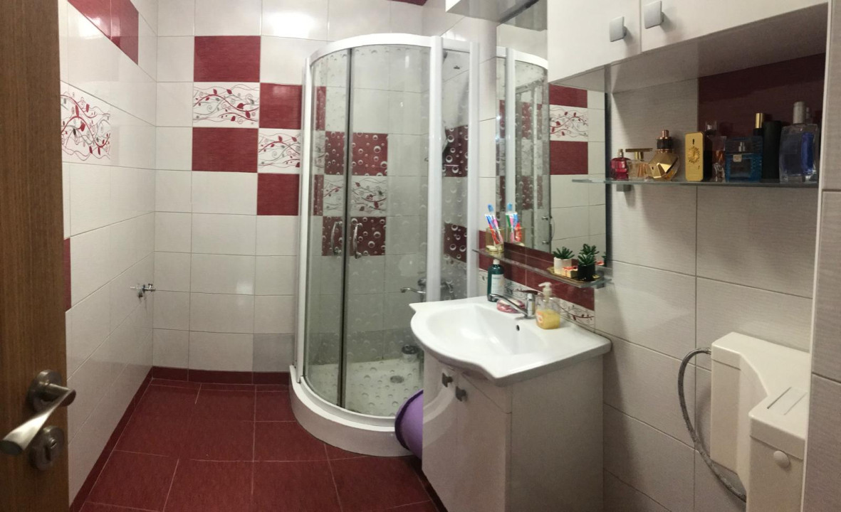 Apartament cu 3 camere, 50 mp, etajul 1, zona Eroilor