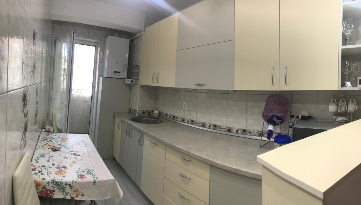 Apartament cu 3 camere, 50 mp, etajul 1, zona Eroilor