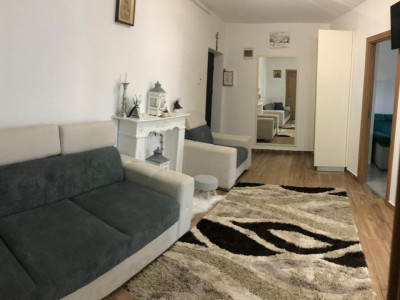 Apartament cu 3 camere, 50 mp, etajul 1, zona Eroilor