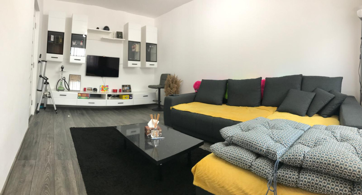 Apartament decomandat, 55 mp, parcare, zona Sub Cetate