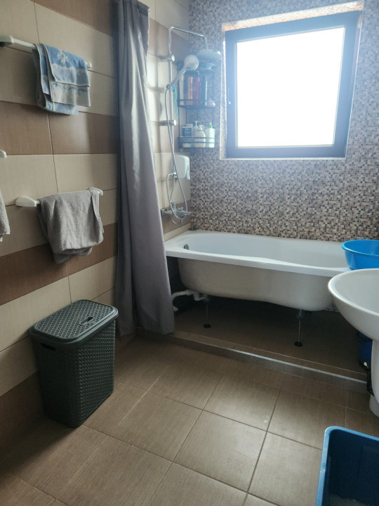 Apartament cu 3 camere, 53 mp, parcare, balcon si terasa