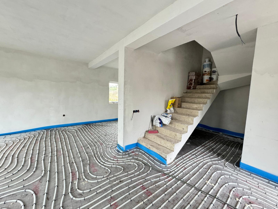 Duplex de 4 camere, 115 mp utili, 280 mp curte, 2 fronturi, Sannicoara