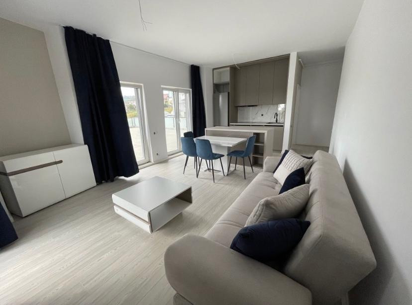 Apartament de 3 camere, semidecomandat, 68mp+ 100mp terasa, zona Buna Ziua