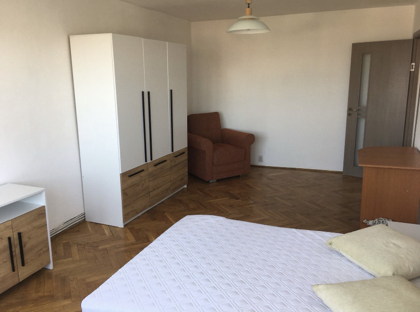 Apartament de 3 camere, decomandat, 78mp, zona Spitalului de Recuperare