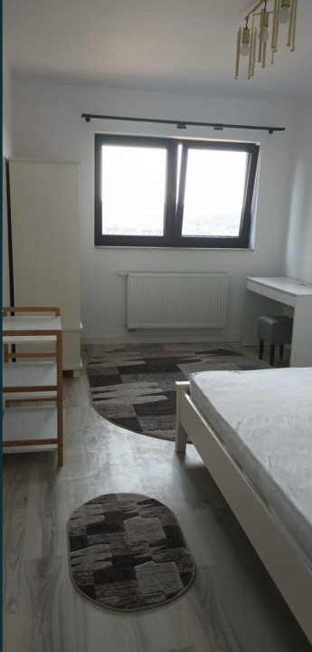 Apartament de 3 camere, semidecomandat, zona Frunzisului 