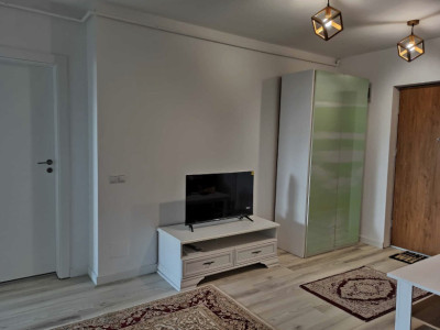 Apartament de 3 camere, semidecomandat, zona Frunzisului 