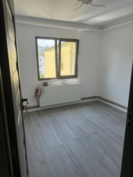 Apartament cu 4 camere de vanzare, 60 mp. zona Manastur 