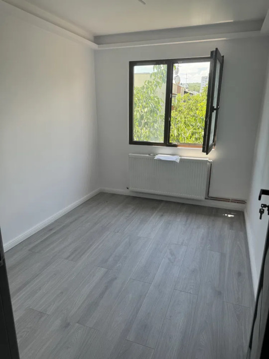 Apartament cu 4 camere de vanzare, 60 mp. zona Manastur 