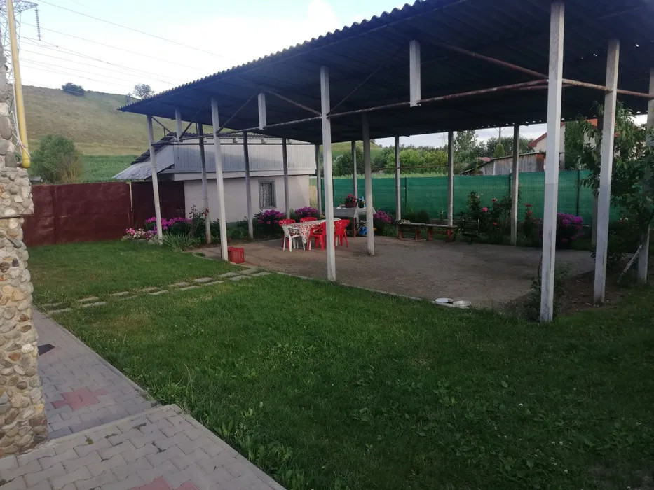 Casa cu 4 camere si gradina 1000mp in Corusu 