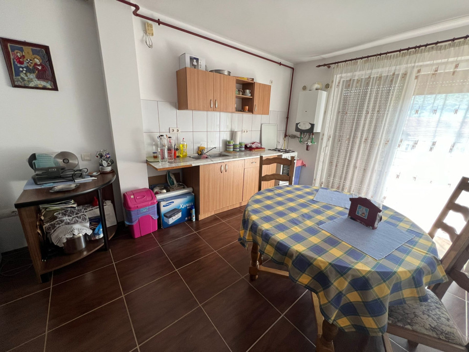 Apartament cu 2 camere, semidecomandat, 57 mp, parcare, zona Florilor