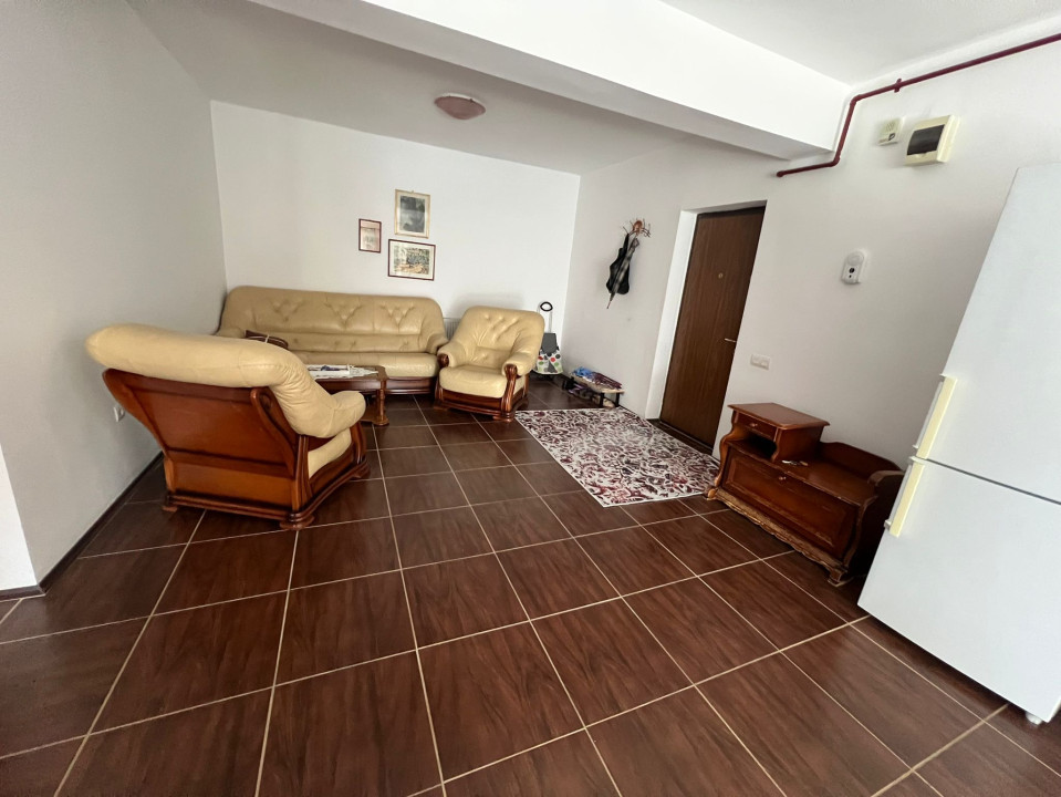 Apartament cu 2 camere, semidecomandat, 57 mp, parcare, zona Florilor