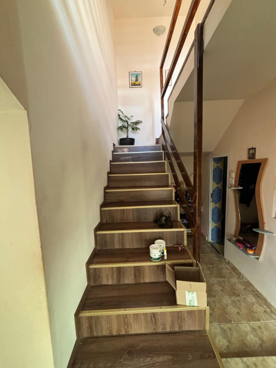 Casa cu 5 Camere ,Suprafata 200mp,zona Intre Lacuri