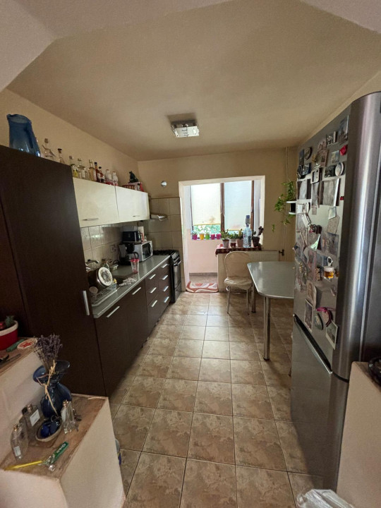 Casa cu 5 Camere ,Suprafata 200mp,zona Intre Lacuri