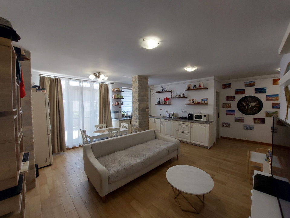 Apartament 3 camere tip penthouse , 70.72 MP , terasa 75 MP , zona VIVO