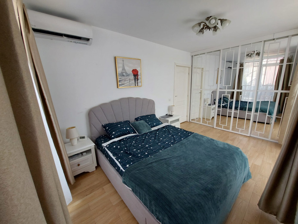 Apartament 3 camere tip penthouse , 70.72 MP , terasa 75 MP , zona VIVO