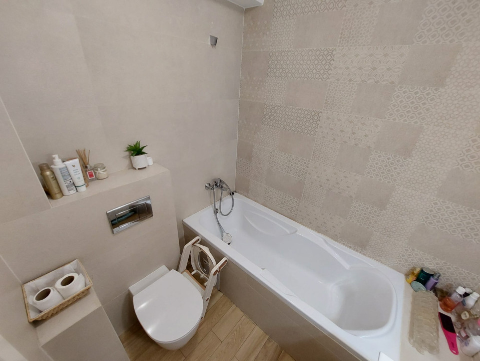 Apartament 3 camere tip penthouse , 70.72 MP , terasa 75 MP , zona VIVO