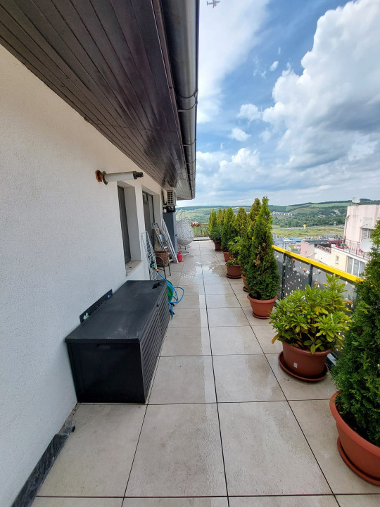 Apartament 3 camere tip penthouse , 70.72 MP , terasa 75 MP , zona VIVO