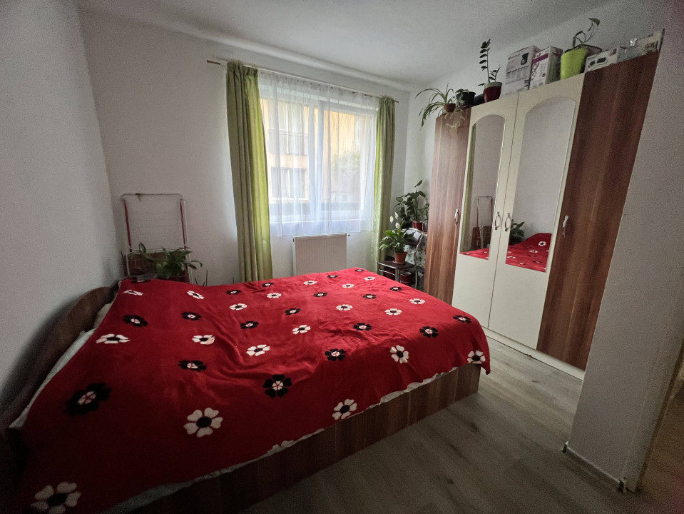 Apartament de 3 camere, 60 MP, gradina de 85 MP, str. Eroilor