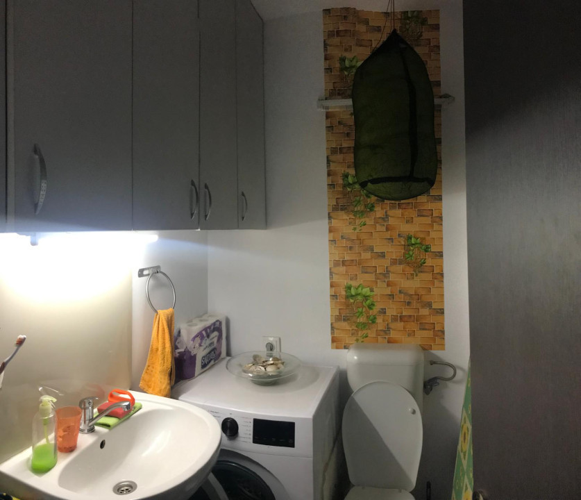 Apartament cu 3 camere, 65 mp, parcare, zona Terra