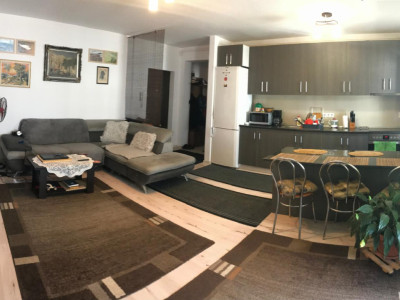 Apartament cu 3 camere, 65 mp, parcare, zona Terra