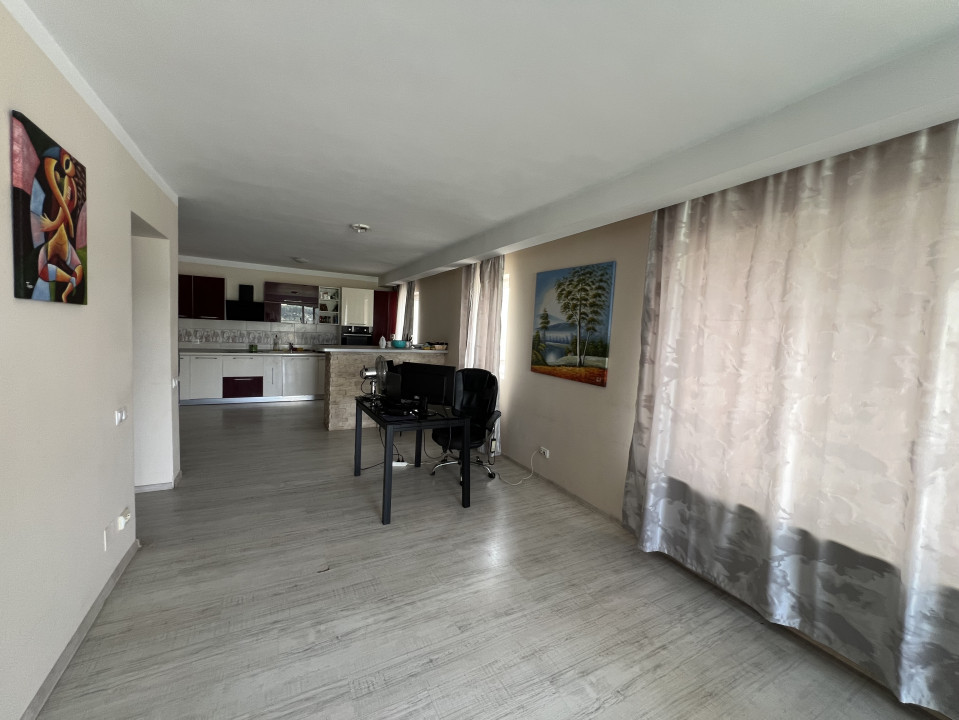 Penthouse cu 3 camere, 96 mp utili, 70mp terasa, zona Vivo