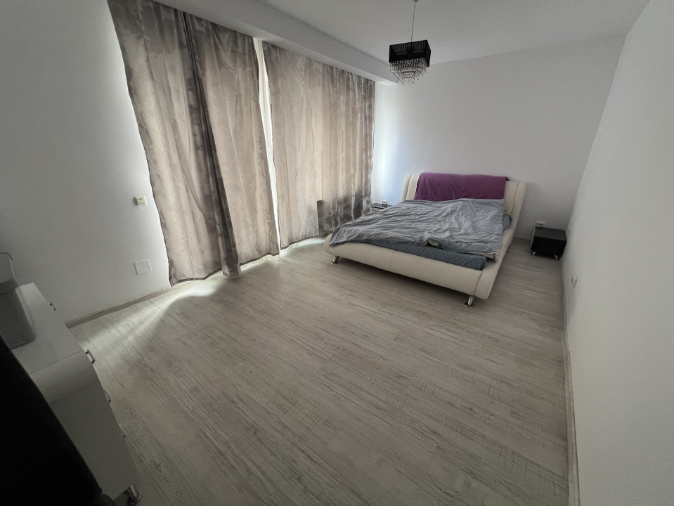 Penthouse cu 3 camere, 96 mp utili, 70mp terasa, zona Vivo