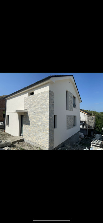 Casa de vanzare cu 4 camere, suprafata utila de 120 mp. Dezmir 