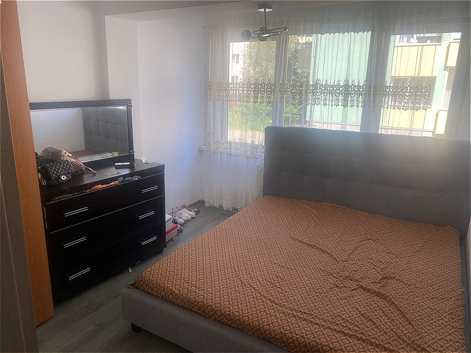 Apartament de 3 camere, 48,5 mp+balcon 5 mp, zona Florilor