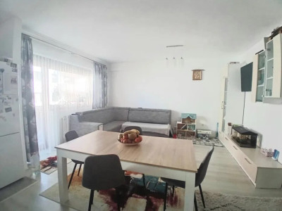 Apartament cu 3 camere, 65 mp, parcare, boxa, zona Sub Cetate