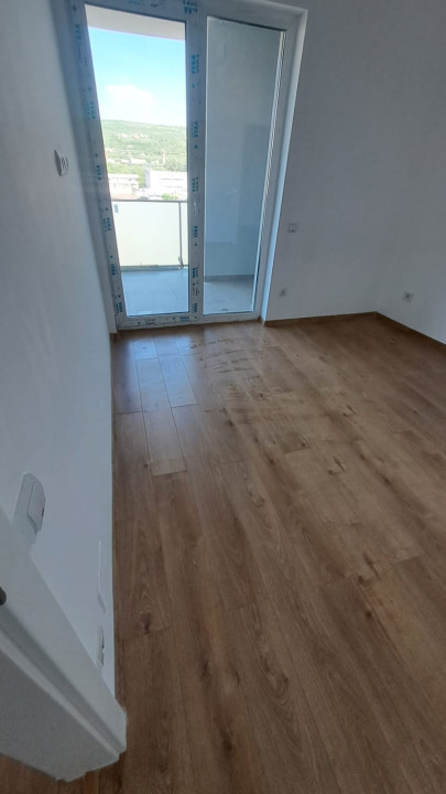 Apartament cu 2 Camere de vanzare,40mp,Semidecomandat,Finisat,Terasa 15mp