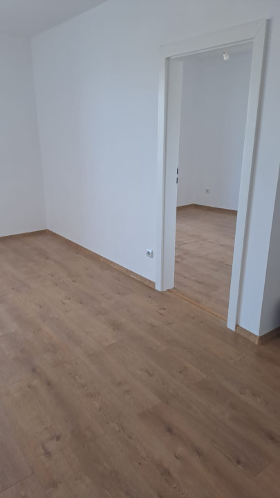 Apartament cu 2 Camere de vanzare,40mp,Semidecomandat,Finisat,Terasa 15mp