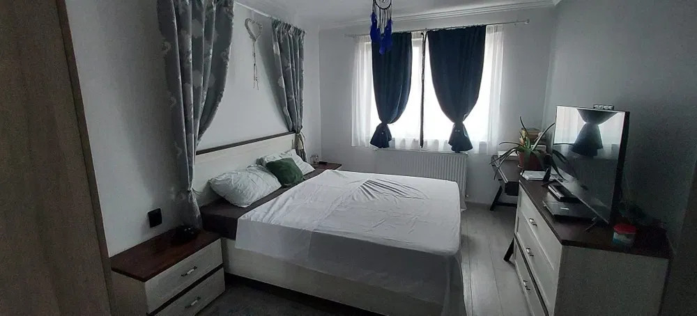 Apartament cu 3 camere,72 mp, zona Eroilor